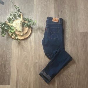 NWOT high rise Levi skinny jeans